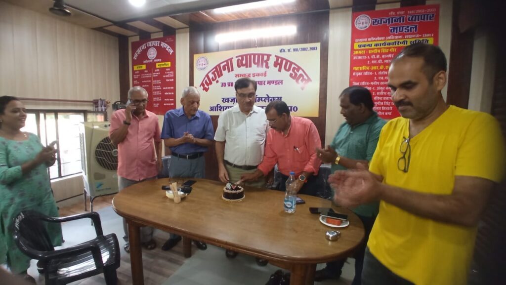 birthday celebration of Dawra ji with members of Khazana Complex Vyapaar Mandal